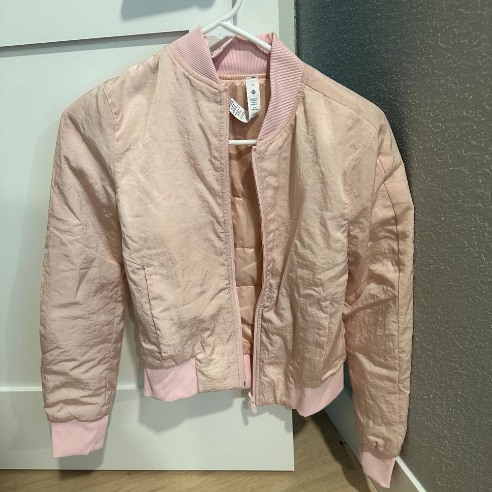 Lululemon Non-Stop Bomber in Pink Fawn in size 2